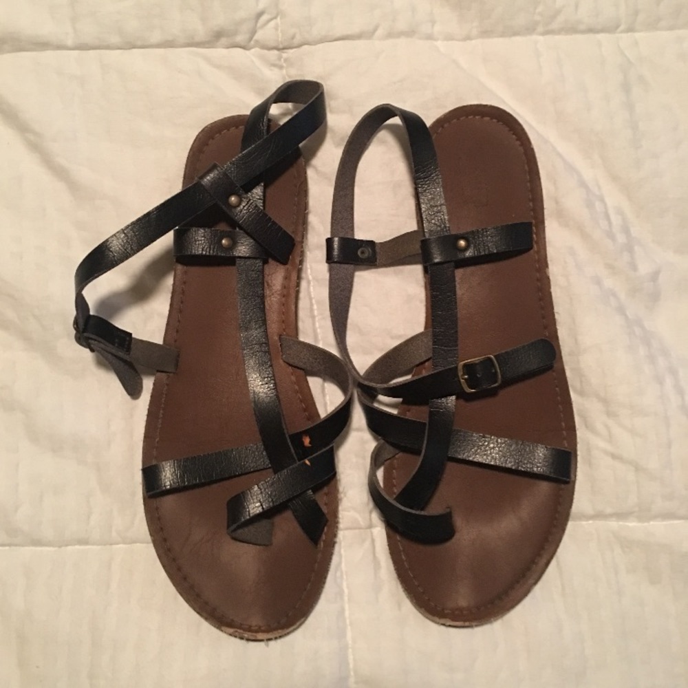 black sandals ✨